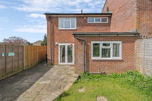 102 Quarrendon Road, Amersham photo 2