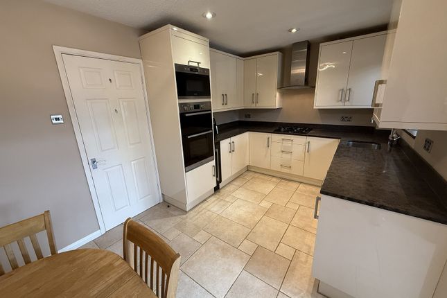 16, Kingsmead, Northampton photo 5