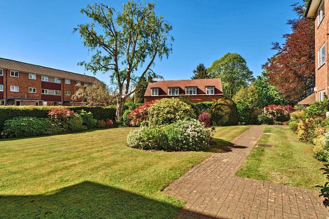 3 Levylsdene Court,, Levylsdene, Surrey photo 4