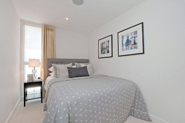 Flat to rent in Moore House, Grosvenor Waterside, London