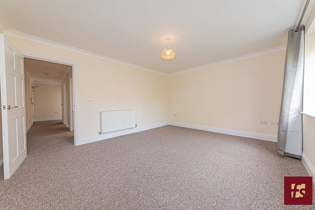 1 Kings Court, 20 Kings Road, Crowthorne photo 2