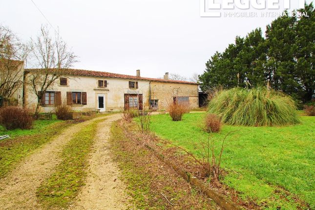 Thumbnail Villa for sale in Loiré-Sur-Nie, Charente-Maritime, Nouvelle-Aquitaine