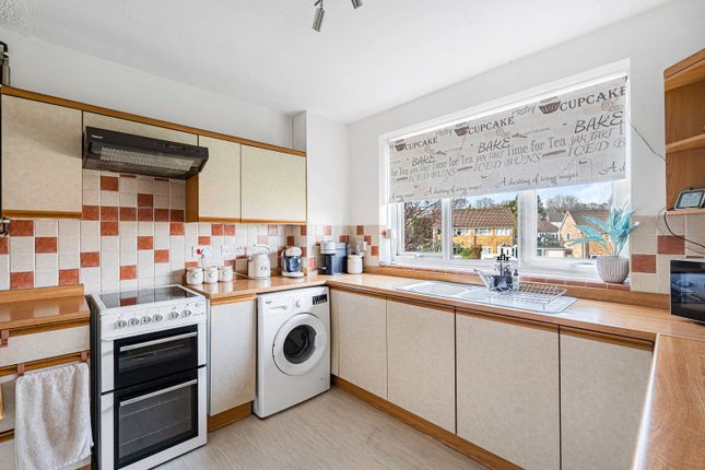 17, Oak Tree View, Farnham photo 4
