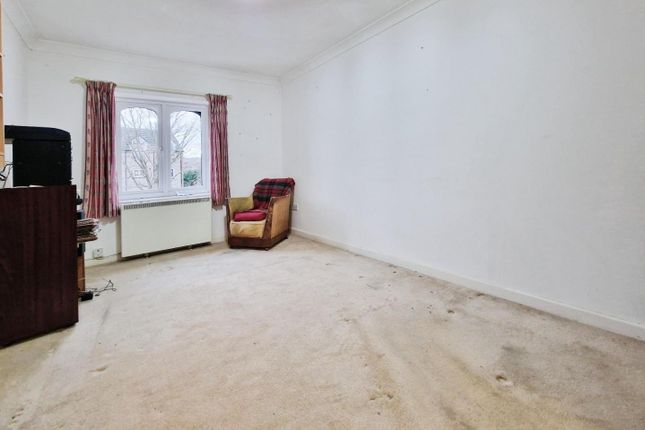 10 Weavers House, Wesley Court, Stroud photo 2