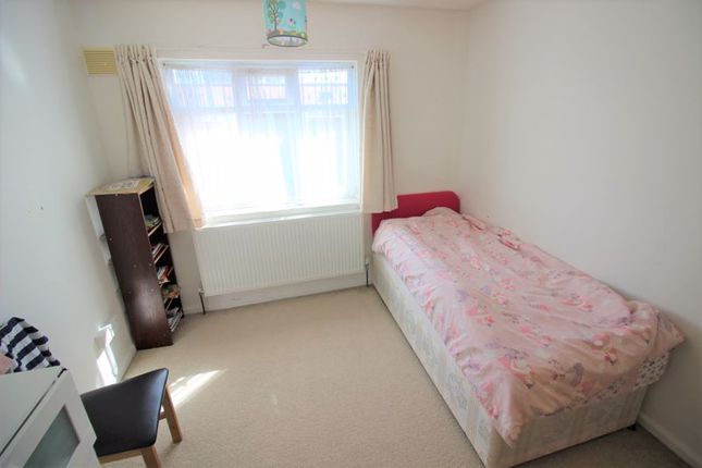 14, Scott Crescent, Harrow photo 4