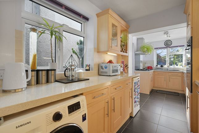 103 Queens Walk, Ruislip photo 5
