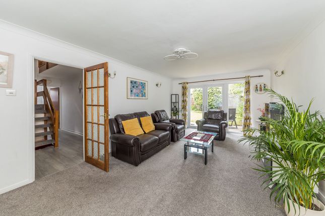 4 Loddon Close, Abingdon photo 3