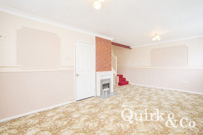 12, The Chilterns, Canvey Island photo 5