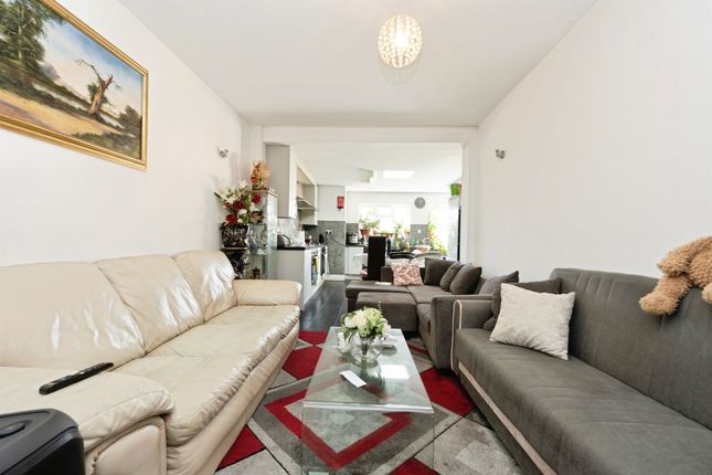 Churchill Avenue, Harrow photo 2