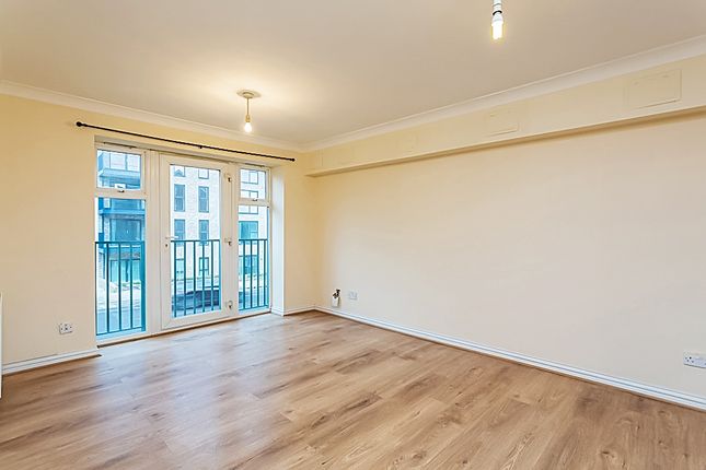 23, Kensington Heights, Sheepcote Road, Harrow photo 2