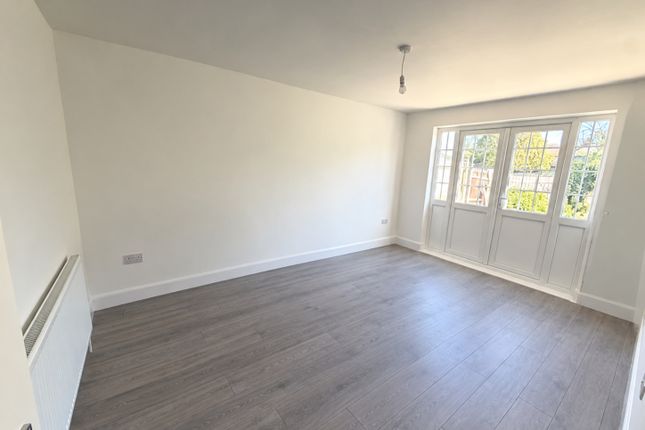 80, Waverley Road, Harrow photo 3