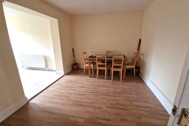 57, Eastleigh Avenue, HARROW photo 4