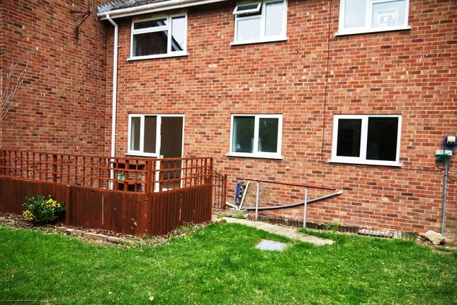 Thumbnail Flat to rent in Fountain Court, Evesham