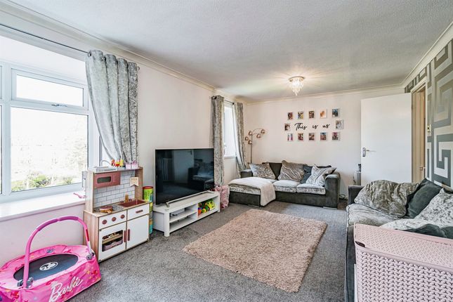 Flat for sale in Moncrieffe Close, Dudley