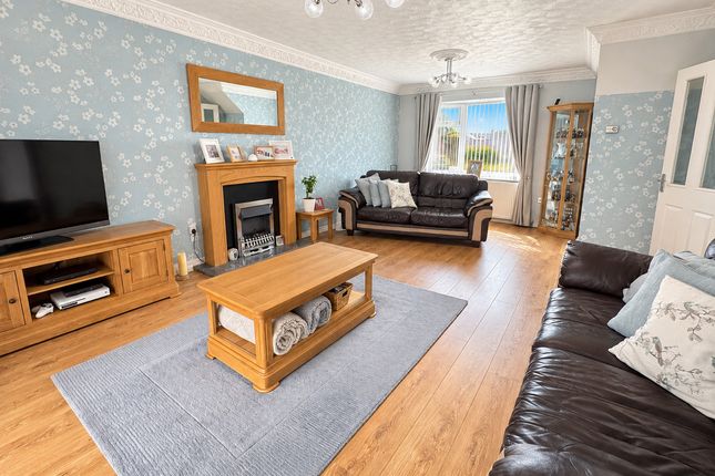 6, Newhall, Rochford photo 4