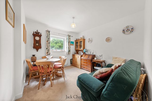 Flat 18 Azure Court, Sovereign Way, Tonbridge photo 4