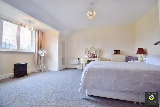 Flat for sale in Sussex Gardens, Hucclecote, Gloucester