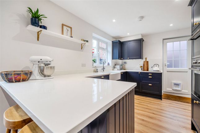 6, Paddock Court, Hook photo 4