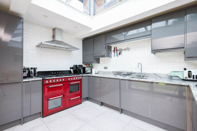 16, Bennetts Wood, Dorking photo 4