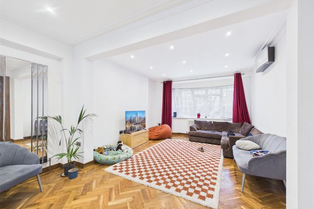 13, Gibbon Road, London photo 2