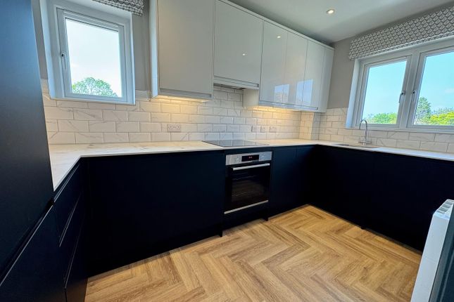 Flat 16, Conway Court, Pinstone Way, Gerrards Cross photo 3