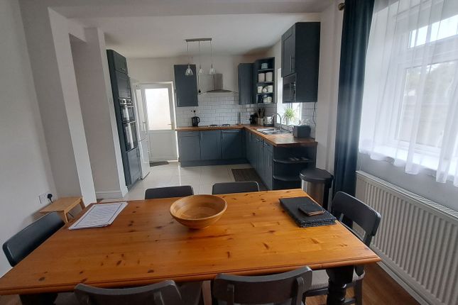 19, Crescent Road, Ammanford photo 4