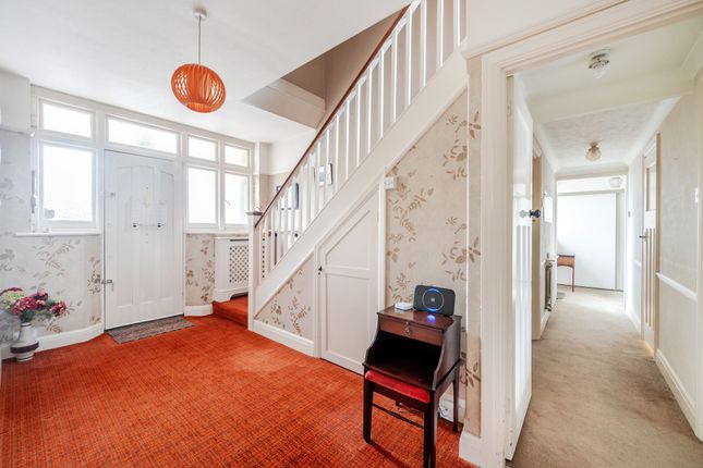 8 Greville Park Avenue, Ashtead photo 3
