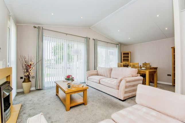 14, Carnoustie Court, Kirkgate, Wisbech photo 2
