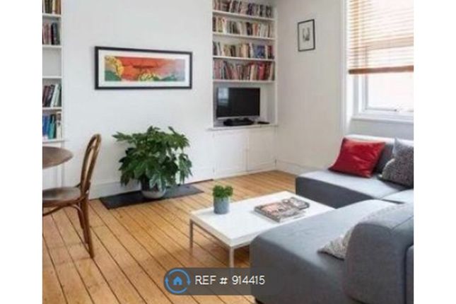 Flat to rent in Broadway Parade, London