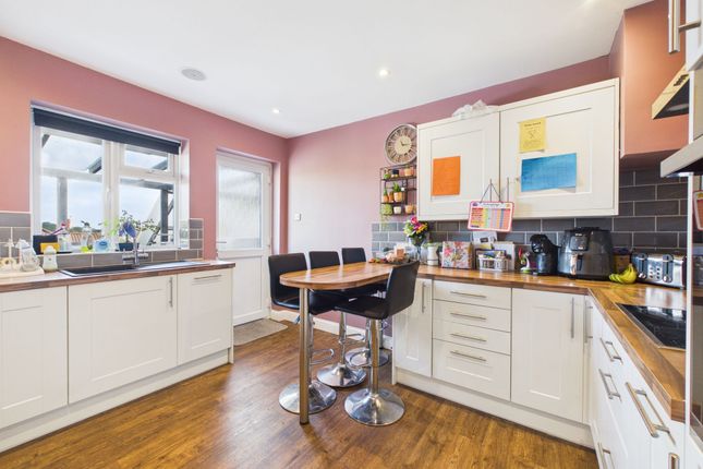 128 Aldsworth Avenue, Worthing photo 2
