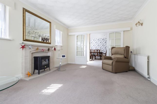 208, Goring Way, Worthing photo 3