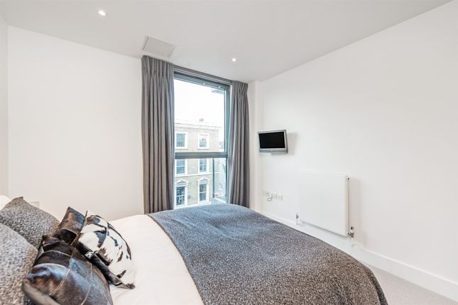 Flat to rent in Ellesmere Court, Fulham Road