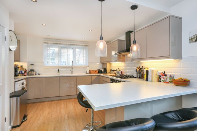 Flat 1, Baycliffe House Anderson Road, London photo 3