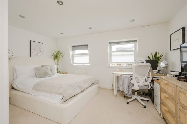 118, Russell Road, Wimbledon photo 3