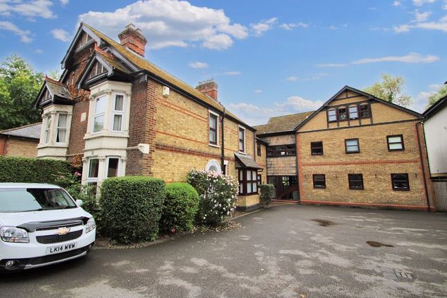 Flat for sale in London Road, High Wycombe