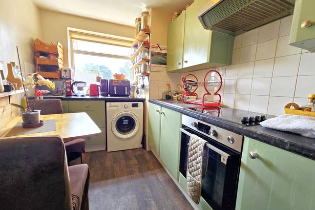 13, Tiptree Drive, ENFIELD photo 5