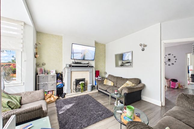 28 Elm Road, Hadleigh, Essex photo 2