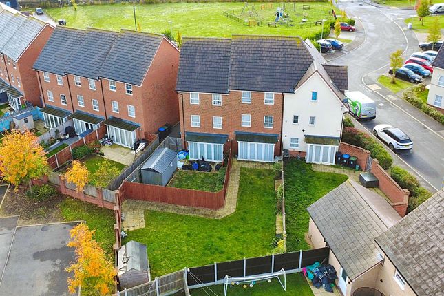 90, Burgundy Drive, Hemel Hempstead photo 3