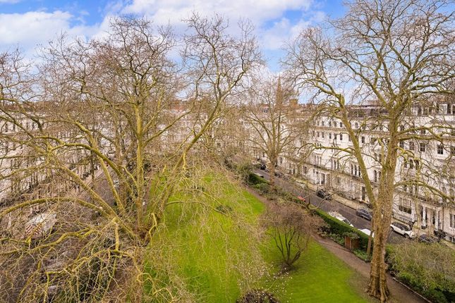 Flat to rent in Kensington Gardens Square, London