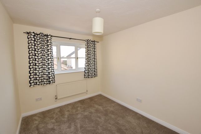 Semi-detached house to rent in Dunlin Court, Bicester