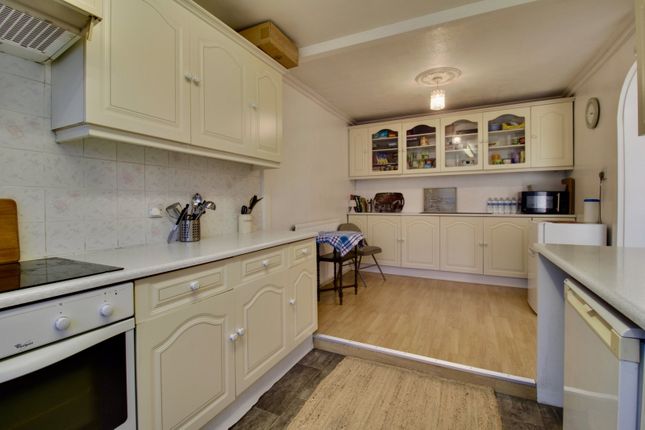 186a, Petersfield Avenue, Romford photo 3