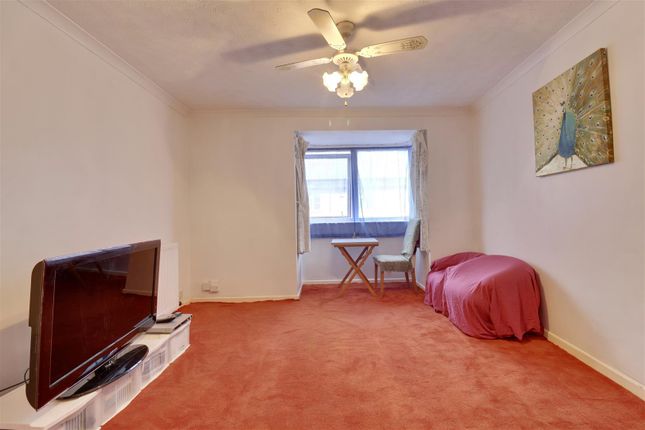 Flat 18 Wellington Court, 26, Waterloo Road, Havant photo 2