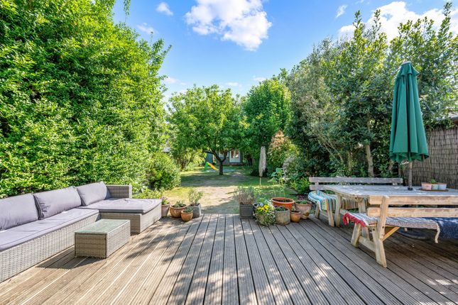 53 Ewell Road, Surbiton photo 3