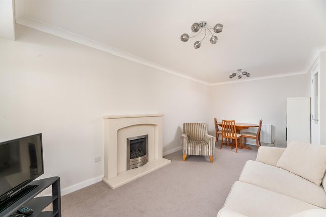 3, Bransdale Garth, Guiseley photo 4