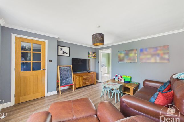 19, Grove Park, Lydney photo 4