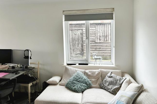 Flat 12, White Marsh Court, Cromwell Road, Whitstable photo 2