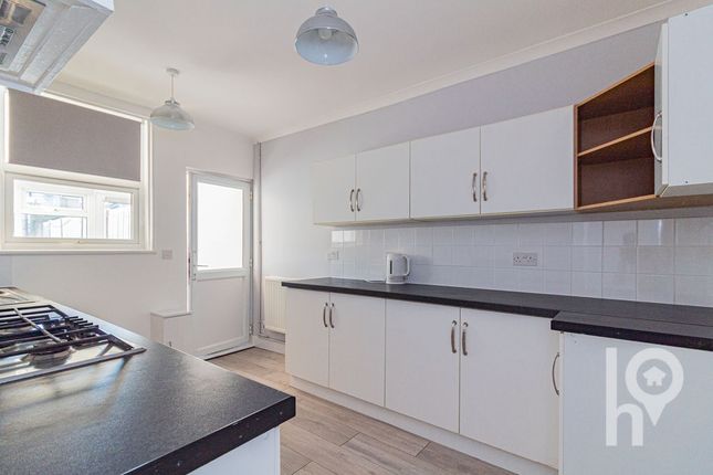 19, First Avenue, Queenborough photo 5