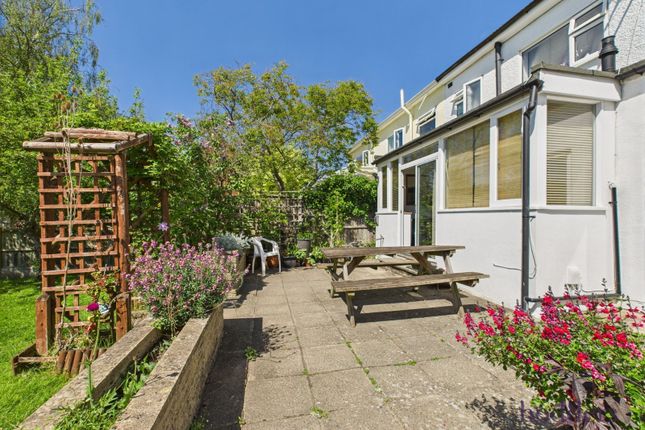 Room 6, 85, School Lane, Addlestone photo 3