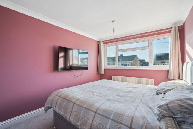 70 Colwell Drive, Witney photo 4