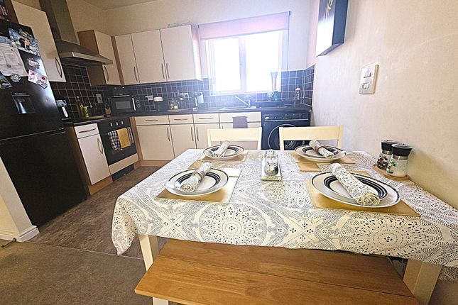 Apt 14, Ty Levant Rhodfa'r Gwagenni, Barry photo 3